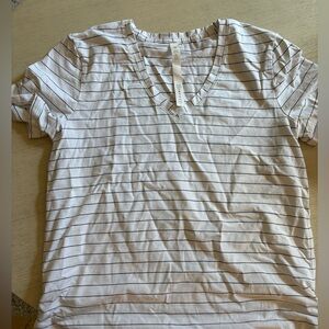 Lululemon women’s shirt